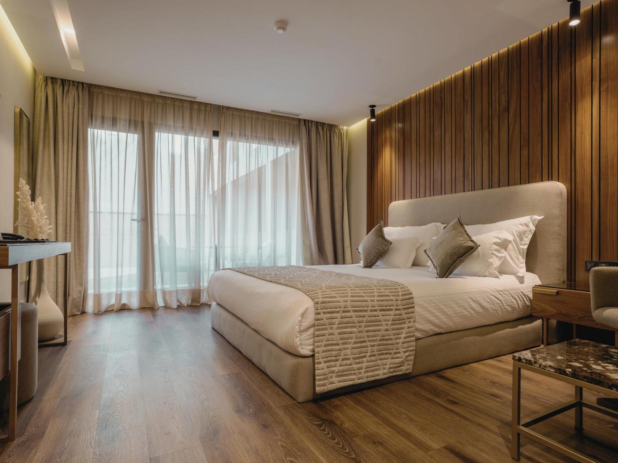 Hotel Longue Vie 4*